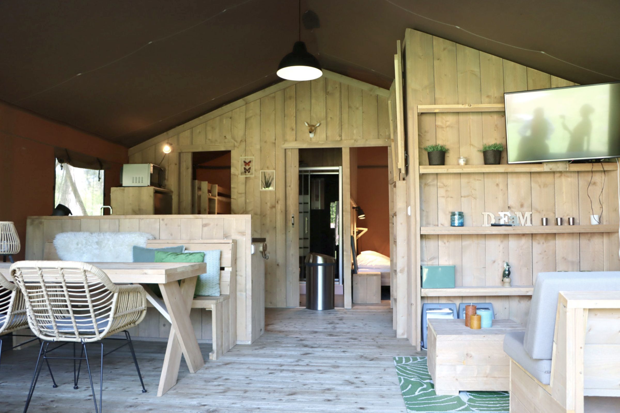Bos lodge met hond — foto 7