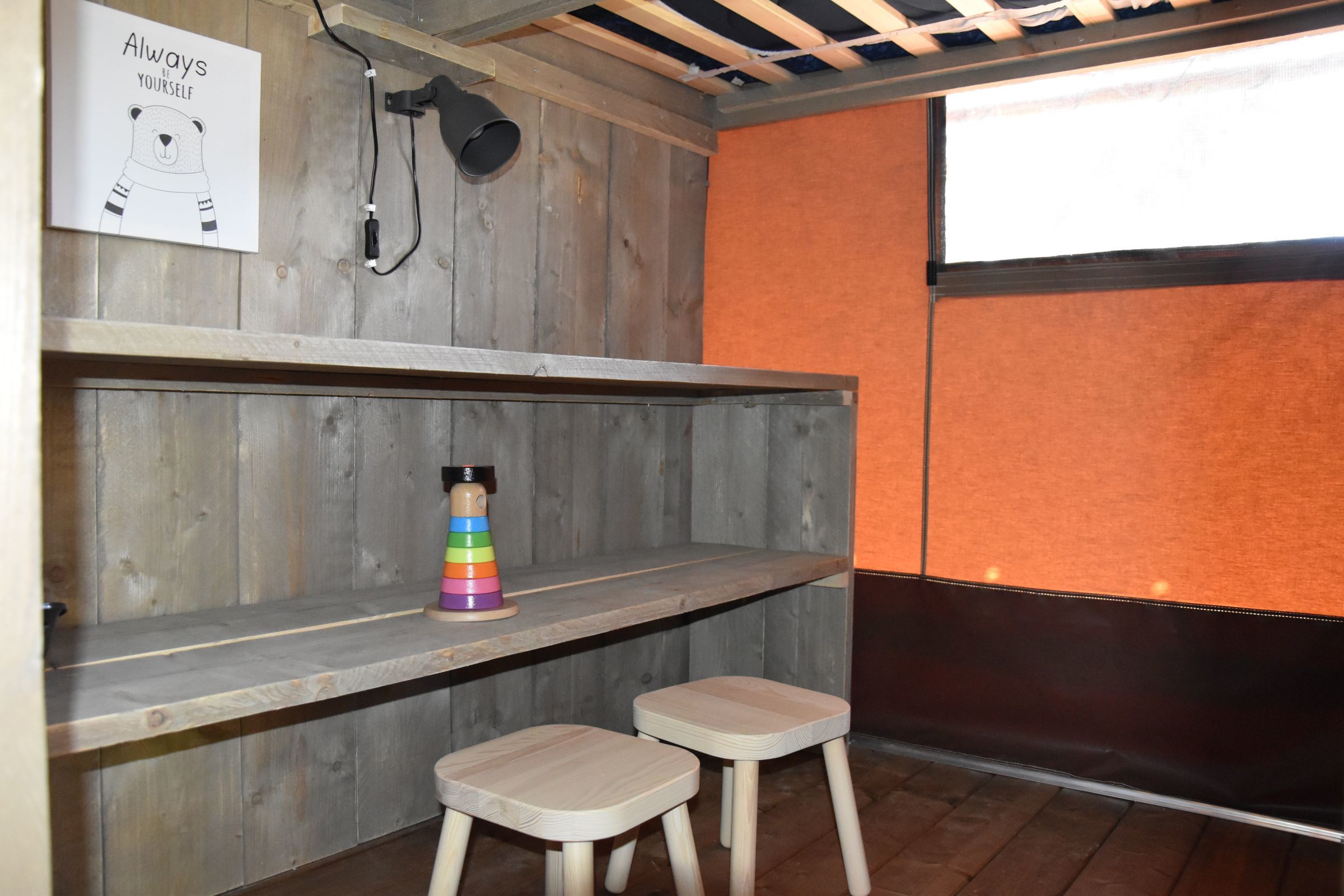 Outdoor lodge met hond — foto 7