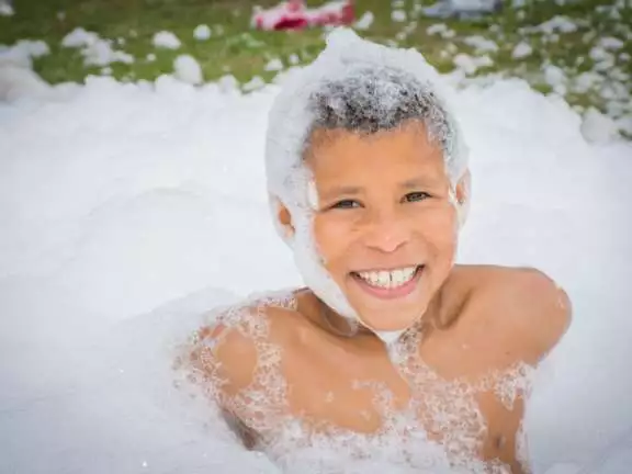 Schuimparty camping voor oudere jeugd