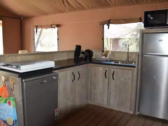 Glamping Overijssel boslodge met hond 2